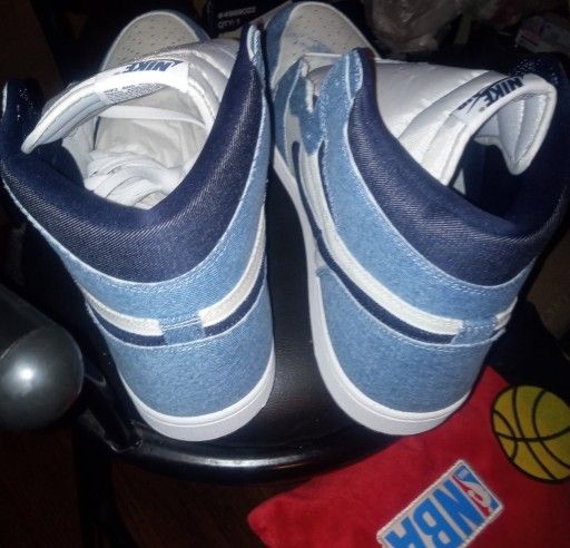 JORDAN RETRO (Hightop) - Powder Blue/White Size - 17