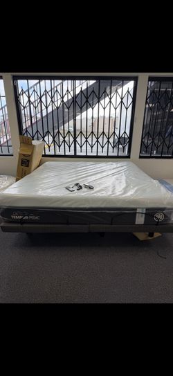 Tempur-Pedic Adjustable Bed Set!! Mattress Clearout!!