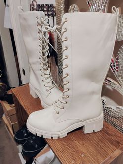 Women's boots size 9