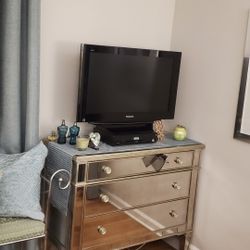 mirrored vanity dresser
