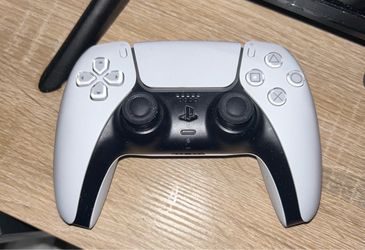 Selling an official PlayStation 5 DualSense wireless controller. Please read the description carefully before purchasing