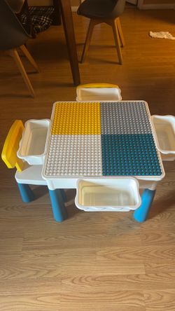 Table of legos