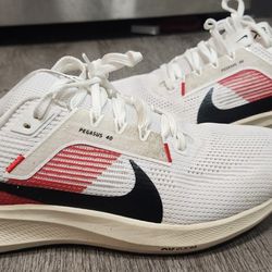 NIKE PEGASUS 40 RUNNING SHOES SIZE 11