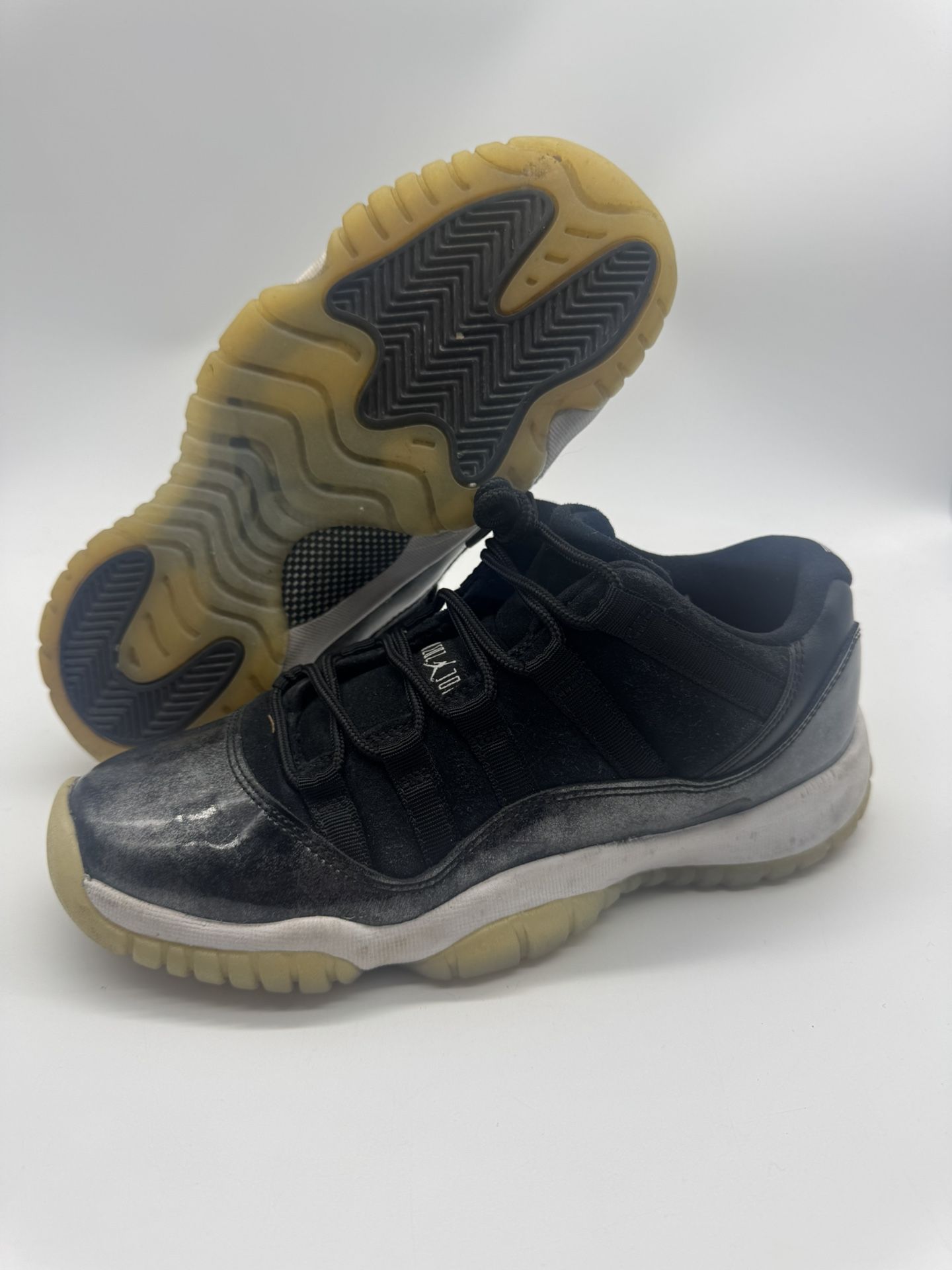Nike Air Jordan Retro 11 GS Baron Low Black 528896-010 Youth Size 5.5 (5.5Y)  100% authentic. Good condition. No original box.  The Nike Air Jordan Re