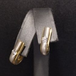 Gold/Diamond Earrings 
