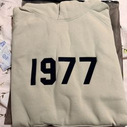 Essential Fear of God Hoodie Light Oatmeal S & 1977 Wheat S *Authentic