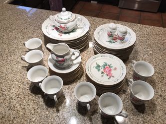 Gibson Desings Victoria Rose Dinner Set (44 pieces)