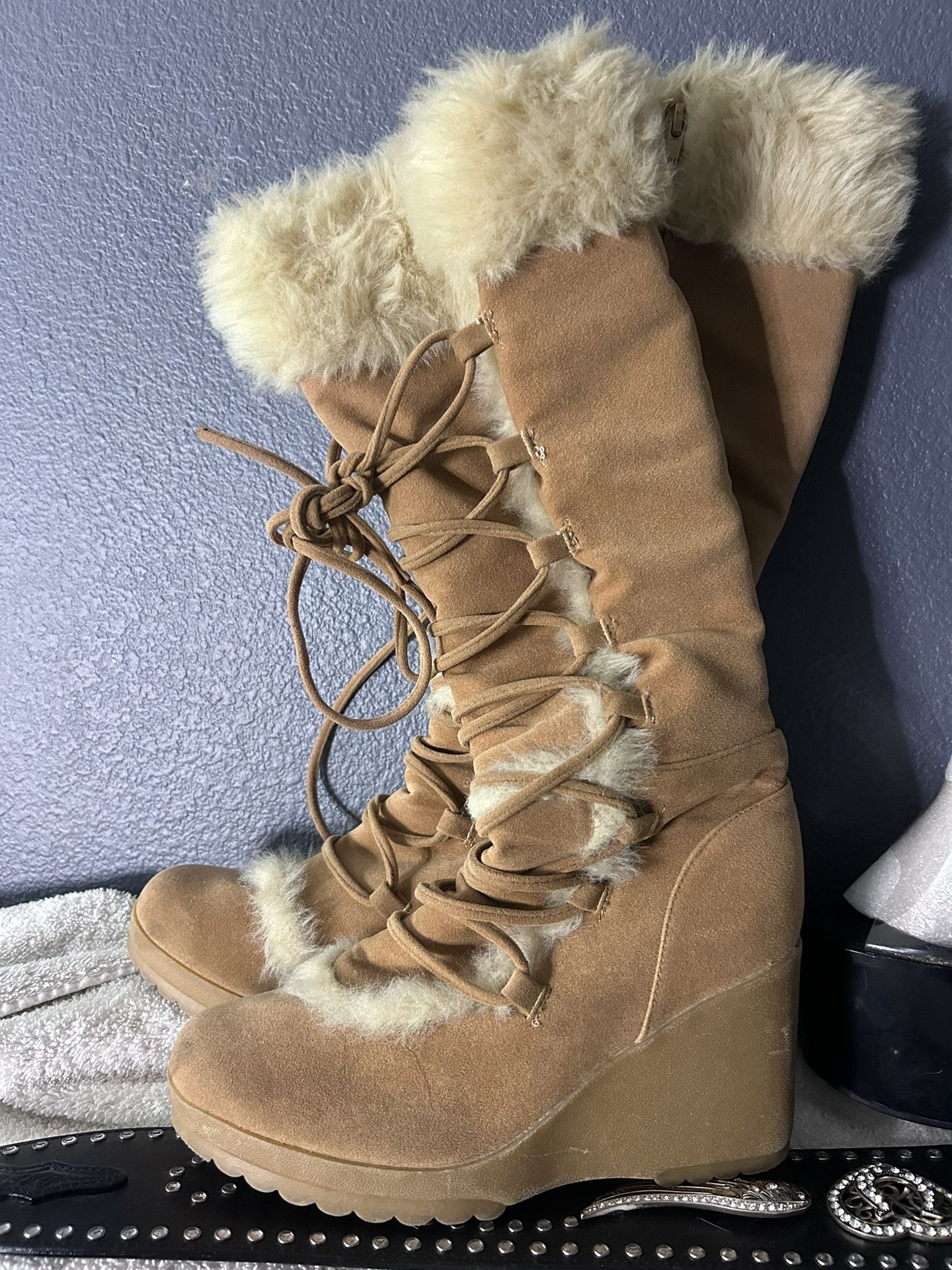 Lace Up Suede Winter Boots With Faux Fur And Heel