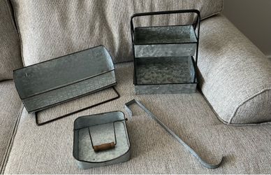Lot of galvanized, metal decor