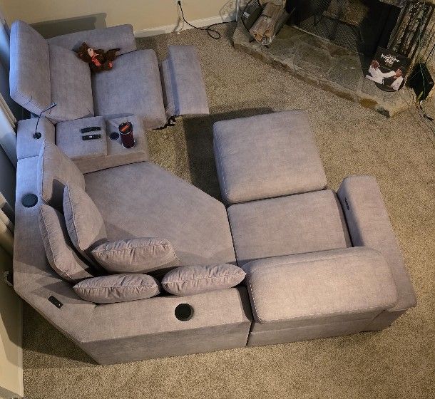 Kelly Gray Sectional With Storage Ottoman