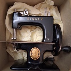 Vintage SINGER Antique Singer Model 20 Sewhandy Working Toy Sewing Machine 1955....asking $125.00