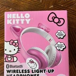 NWT Limited Edition Hello Kitty Bluetooth wireless light-up headphones