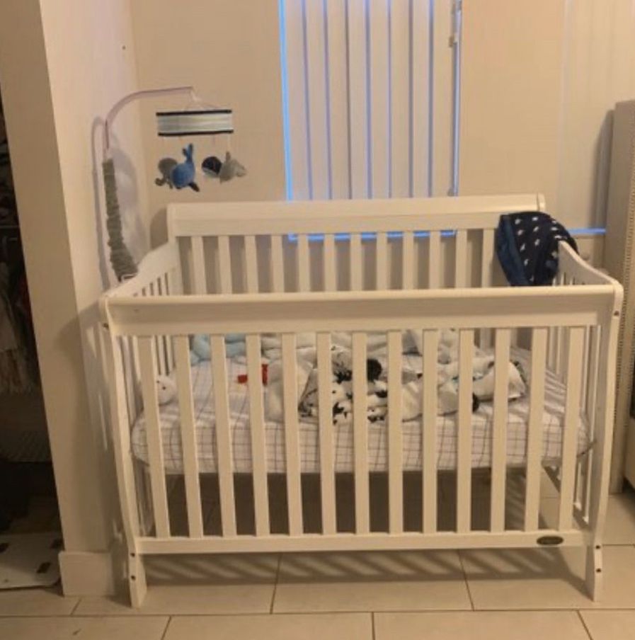 Baby crib with mattress
