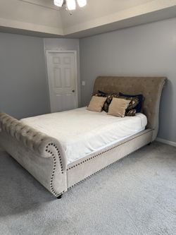 QUEEN SIZE BED WITH PILLOW TOP MATTRESS