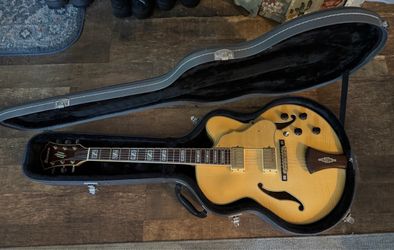Ibanez Artcore guitar w/HSC