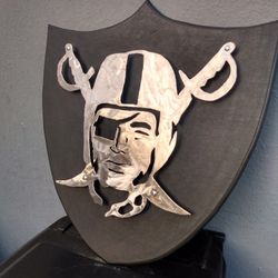 Raiders Sign