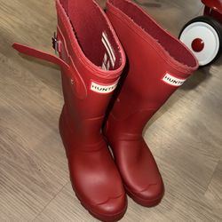 2 diff pair HUNTER boots $30each 