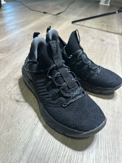 Under Armour Black sneakers - men size 8