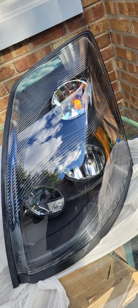 Volvo Truck-Lite Headlight Assembly Driver Side TL-27621CB4