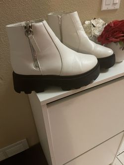 Stylish Boots Women Size 8