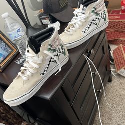 Woman’s High top Vans