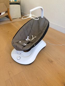 4moms mamaroo - motorized baby rocker