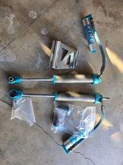 King 2.5 Rear Shocks with Remote Reservior