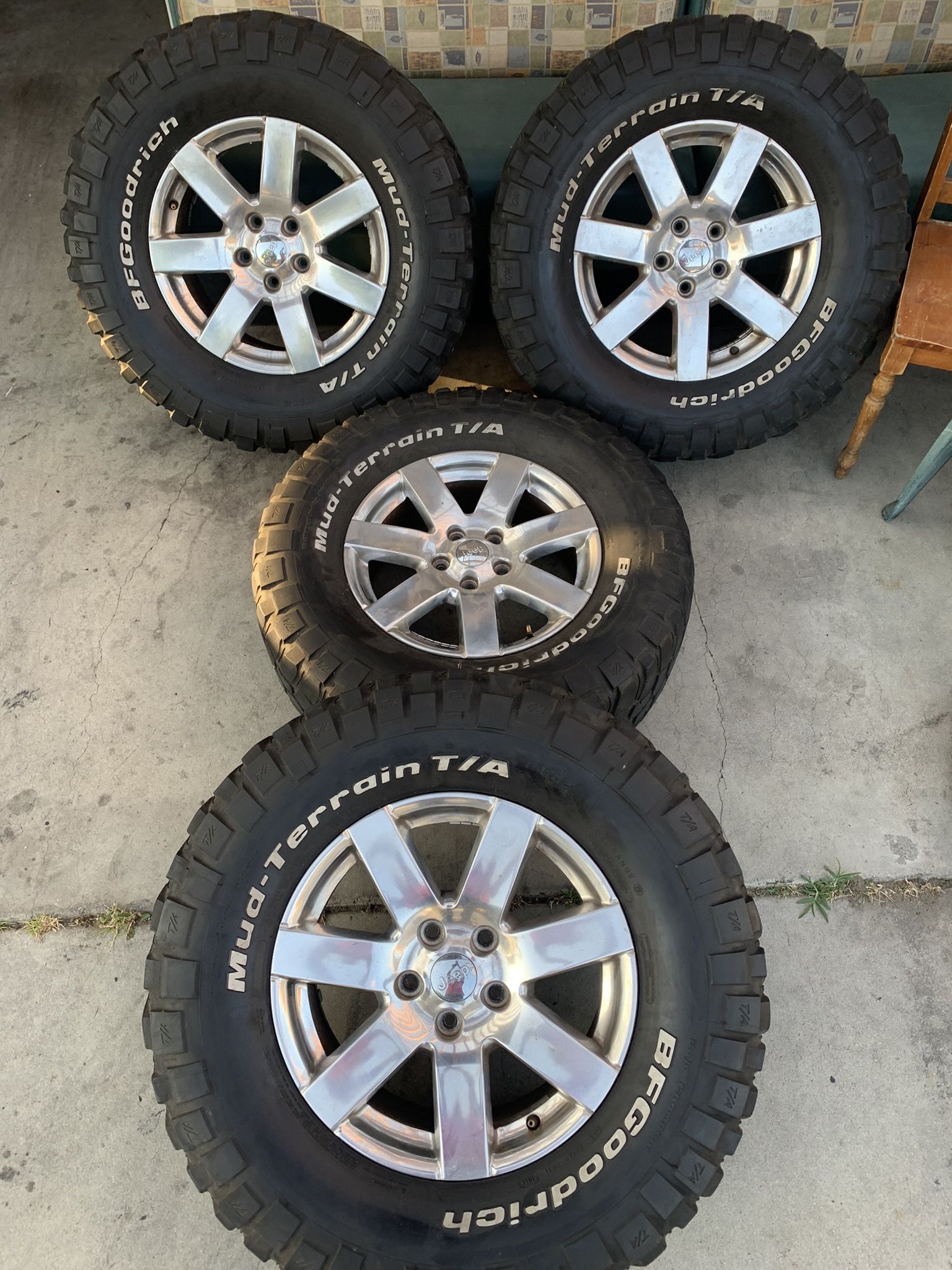 18” Jeep Mud Tires 35x12.50