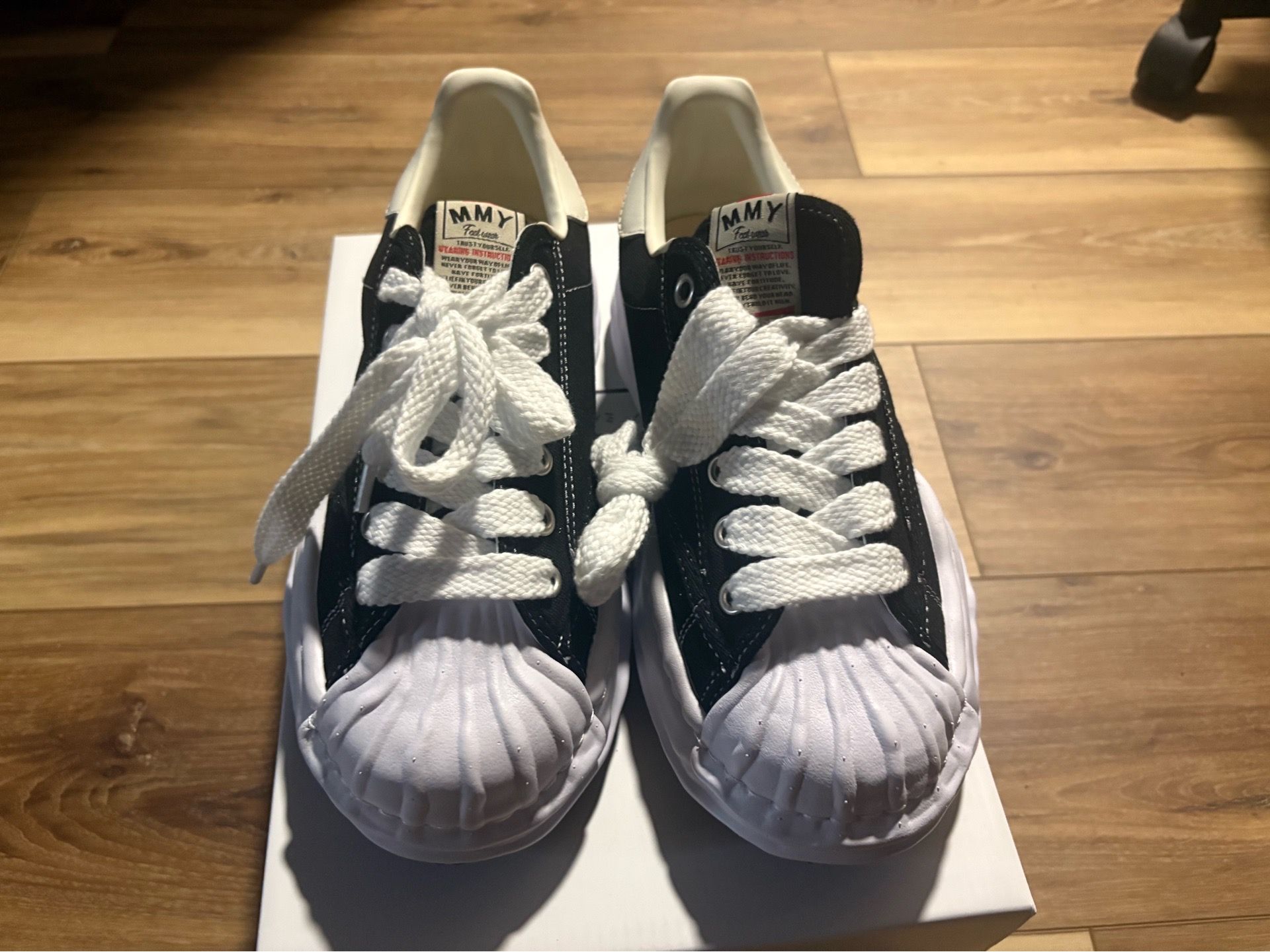 Maison mihara shoes size 9
