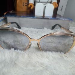 Jimmy Choo Cat Eye Rose Gold Tone Sunglasses (read)    They are in fair condition.  Lens shows scratches.  Frames shows some wear.  100% jimmy choo au