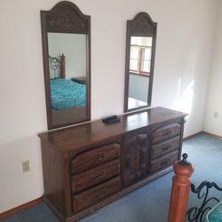 2 Dressers, 2 Mirrors 