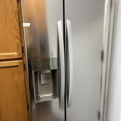 LG Refrigerator Like New