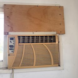 Small window AC 
