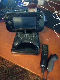 Wii U 32gb console with Mario Kart 8