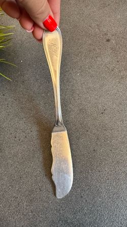 Silver Stainless Steel Butter Knife - Classic Dining Utensil