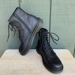 Women’s Sz 7M - Dr Martens Doc Martens 1460Y Black Leather Combat Boots Air Wair