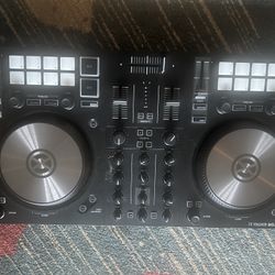 Brand New Traktor S2 MK3