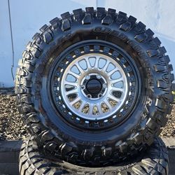 17" KMC rims w/ 35" Toyo RT Trail tires
