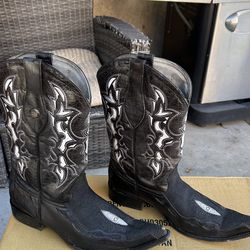 Cowboy boots size 10