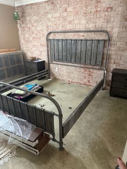 Cali King Bed