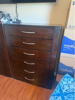 Chest/dresser 6 drawer cherry