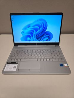Hp Laptop 15 DW4. i5 12th Gen/16GB/512GB SSD. Windows 11/MICROSOFT OFFICE