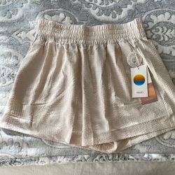 Vuori Women’s Villa Textured Shorts - Milkweed