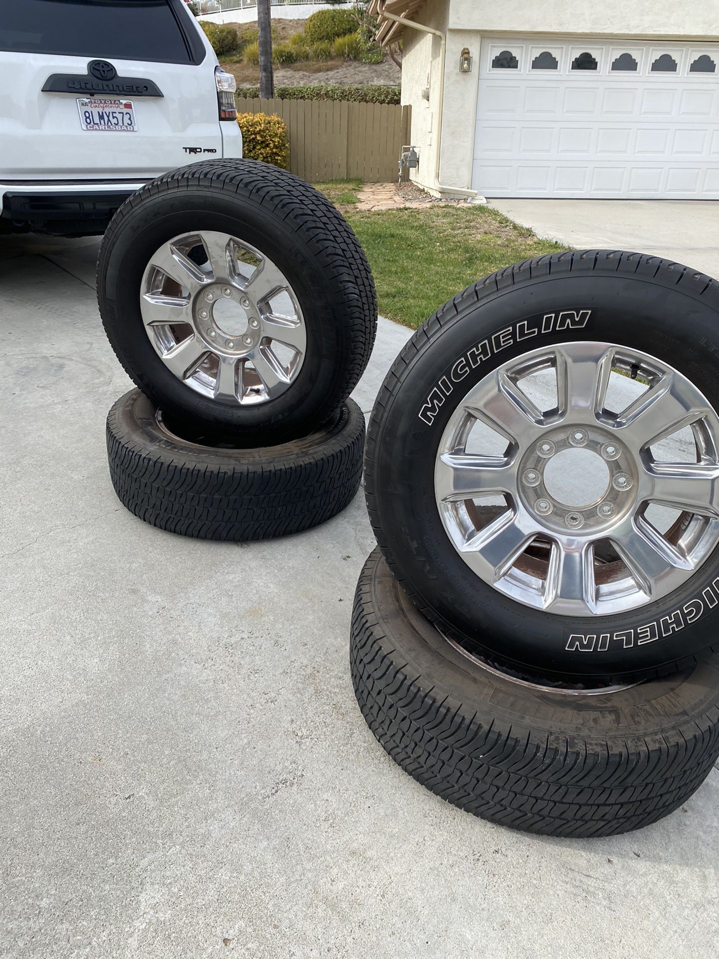Ford F350 Platinum 20’’ Tires and Rims