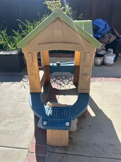 Outdoor kid play house
