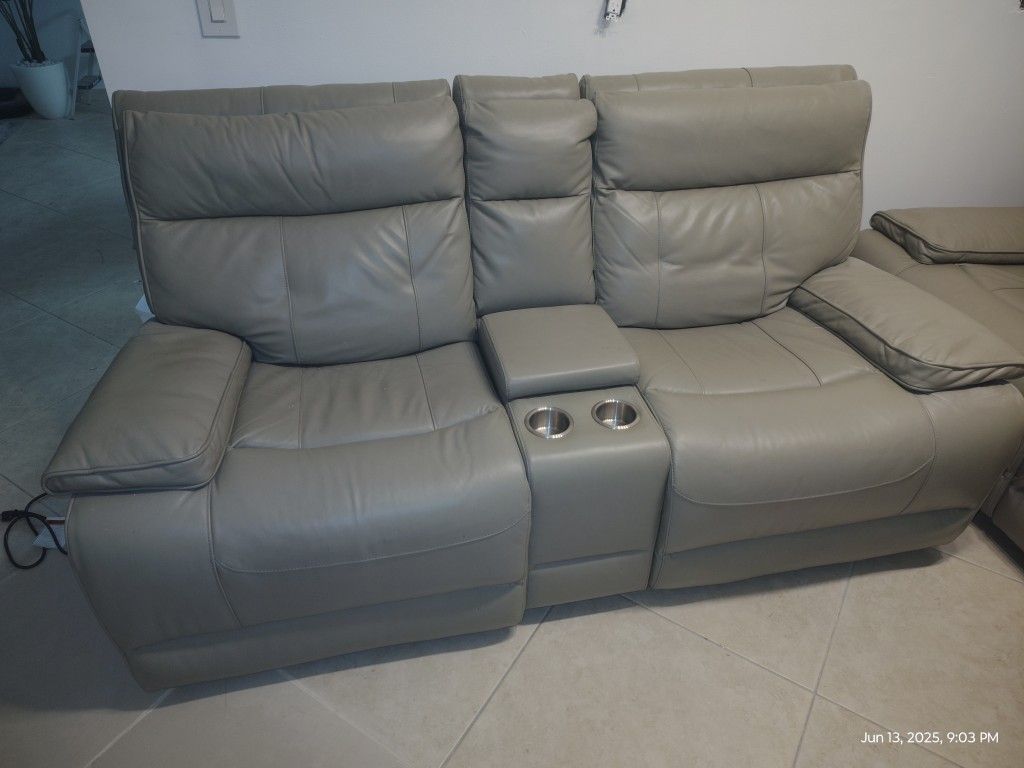 Italian Leather Sofa , Brand New Only 3 Month Old, Is To Big For My Florida Room