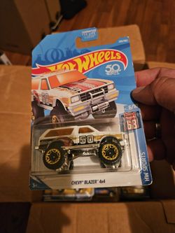 HOT WHEELS Chevy Blazer White 4x4 2018 HW Sports 205/365 6 of 10