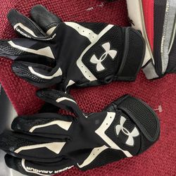 Kids sport gloves Hunder armour  Size M youth 