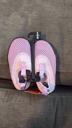 Wonder Nation water shoes
