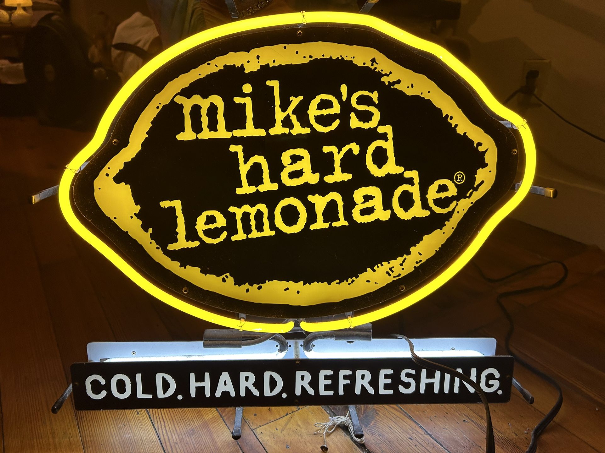 Mikes Hard Lemonade Light Up Sign Great For Decoration Or For A Business